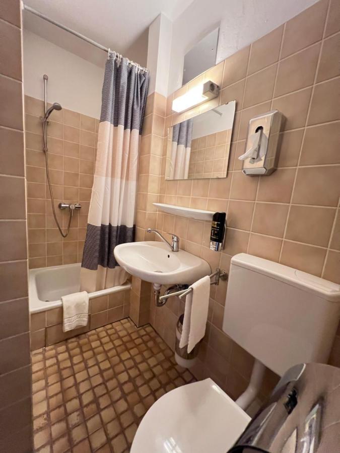 Hotel-Gasthof Deutschmeister Donauwoerth Luaran gambar
